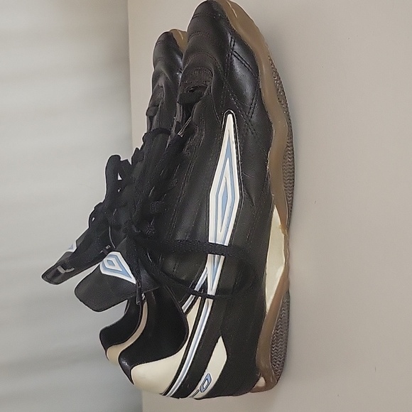 UMBRO Shoes Men's Size 10 Black and White a touch of Blue - Picture 3 of 8